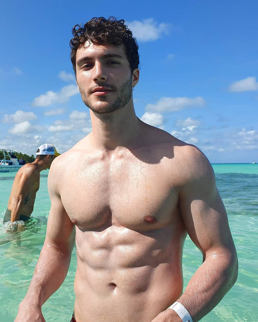 sexy-shirtless-muscular-guys-curly-hair-pale-skin