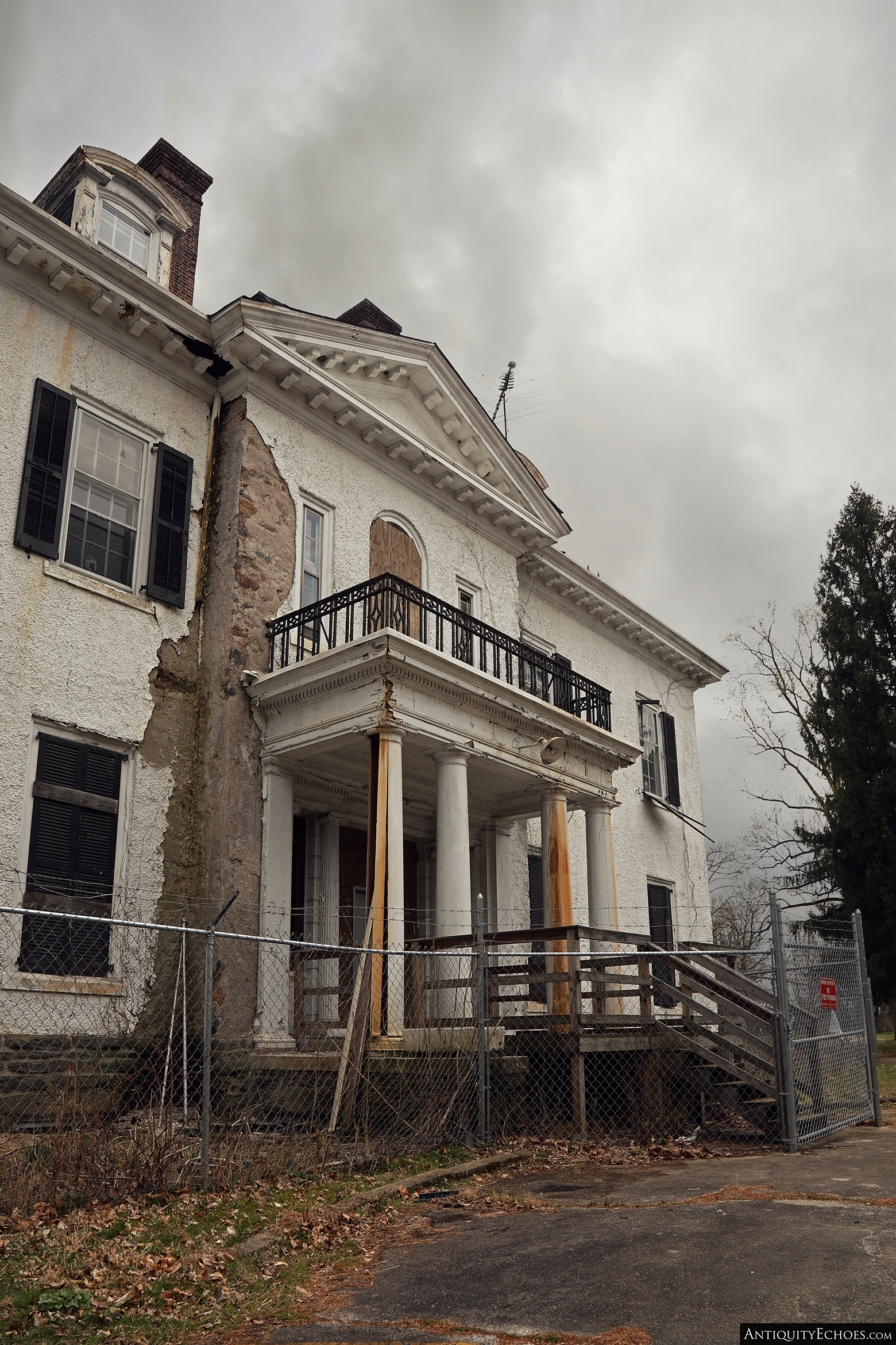 Woodburne Mansion - Side Entrance Detail