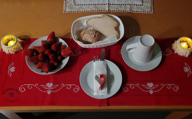 Breakfast Table Decoration - Valentines Day