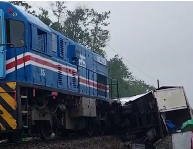 Costa Rica: Choque entre un camión y el tren, en Siquirres
