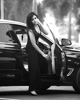 Ramya pandian black and white stunning photoshoot