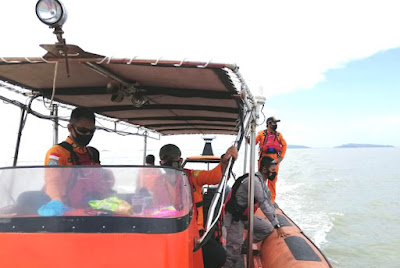 Nelayan Cari Udang di Perairan Karimun: Kapal Dihantam Ombak, 1 Korban DP