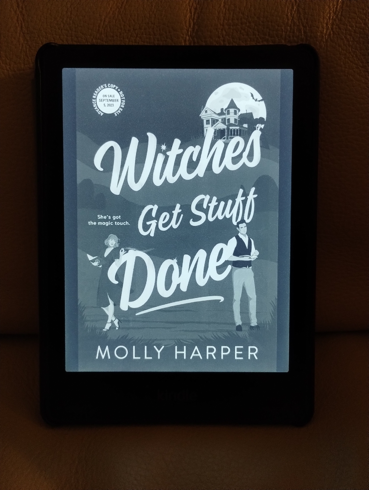 Book Review:  Witches Get Stuff Done (Starfall Point, #1) by Molly Harper