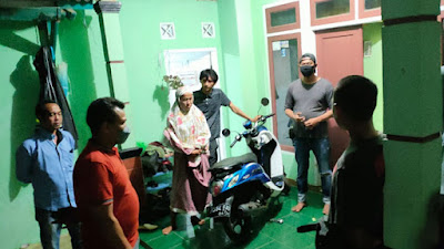 Pria Bertato Bonyok, Gegara Curi Sendal Masjid di Mangkalaya Sukabumi