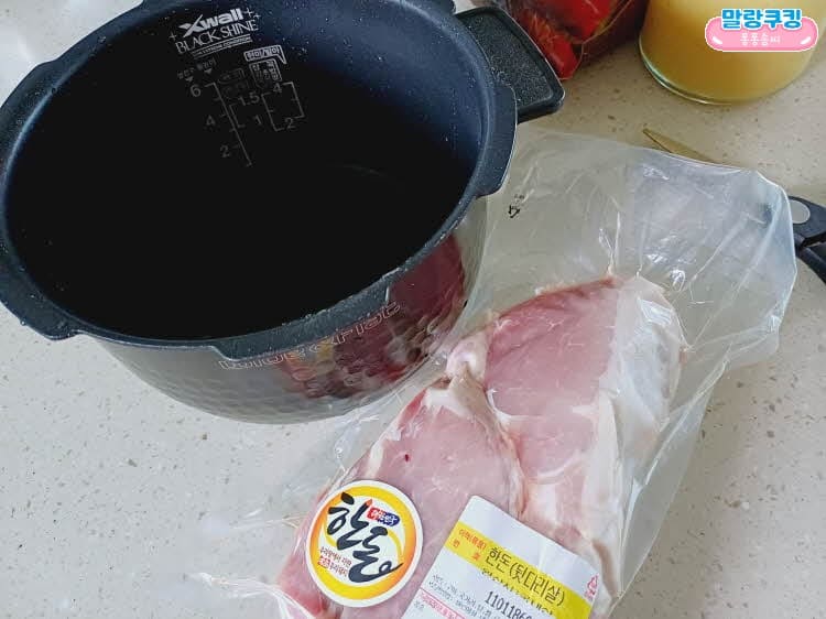 전기밥솥으로 만드는 돼지고기 김치찜 재료 이미지