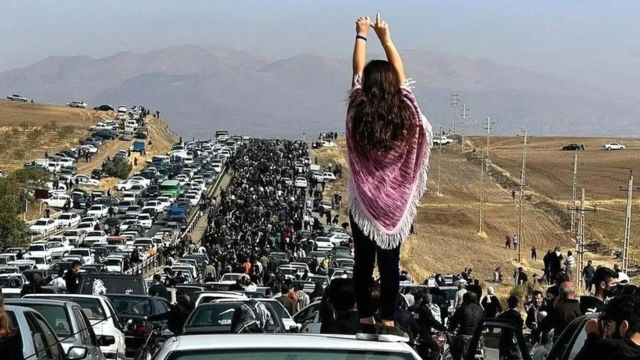 IRAN: Cifran en 522 muertos en protestas por muerte de Mahsa