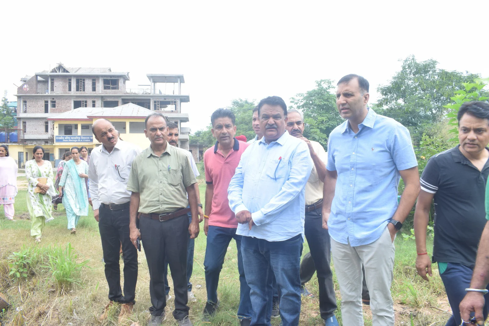 Bilaspur: DC Abid Hussain arrived to inspect the school, the dispute was going on for a long time, gave these instructions
