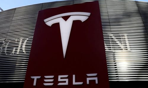 Tesla's troubles continue thanks to Elon Musk's tweet