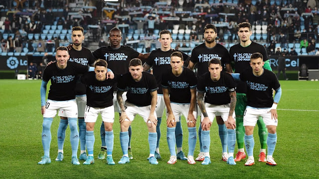 REAL CLUB CELTA DE VIGO. Temporada 2021-22. Brais Méndez, Aidoo, Santi MIna, Néstor Araújo, Matías Dituro. Iago Aspas, Franco Cervi, Javi Galán, Denis Suárez, Hugo Mallo y Fran Beltrán. REAL CLUB CELTA DE VIGO 1 LEVANTE U. D. 1 Lunes 21/02/2022, 21:00 horas. Campeonato de Liga de 1ª División, jornada 25. Vigo, Pontevedra, estadio ABANCA Balaídos: 9.776 espectadores. GOLES: 1-0: 67’, Franco Cervi. 1-1: 82’, Roger.