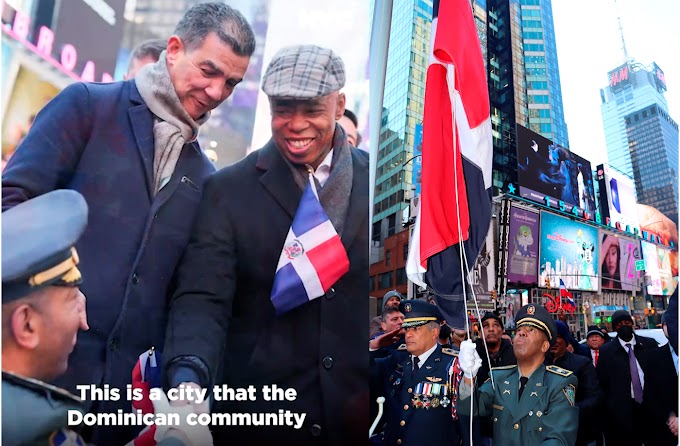 Alcalde de Nueva York felicita ex policía dominicano por ser el primero en izar la bandera dominicana en Times Square