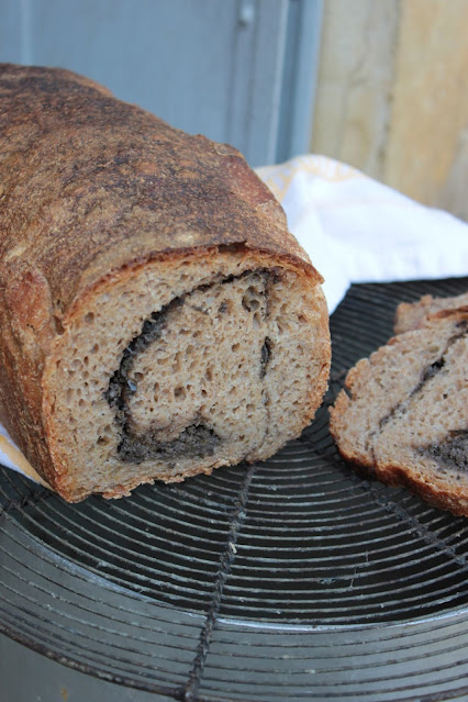 Pain roulé à la tapenade