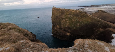 Los acantilados de Valahnúkamöl desde la montaña Valahnúker.