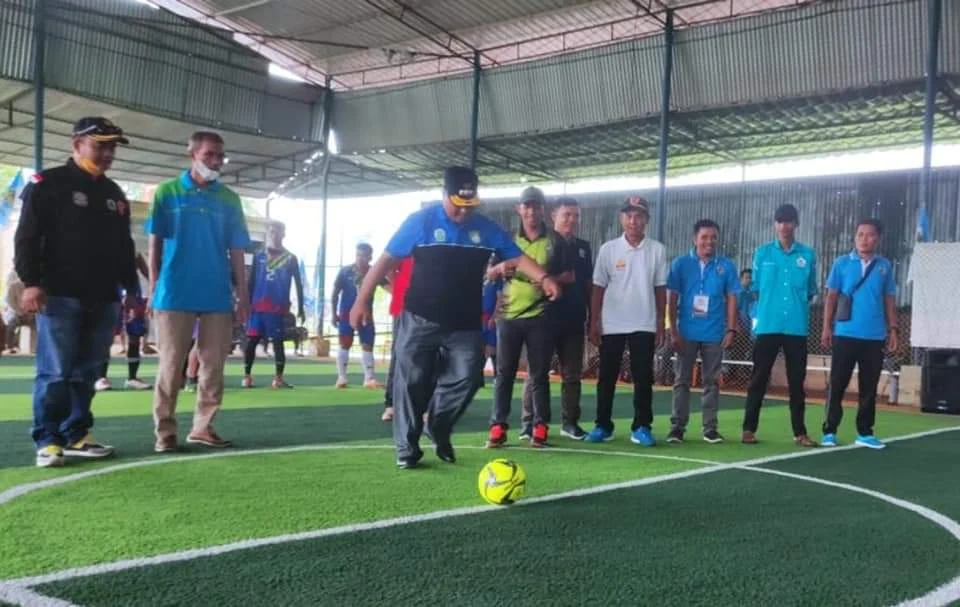 Bupati Simeulue Membuka Secara Resmi Turnamen Futsal KNPI Cup II Tahun 2022