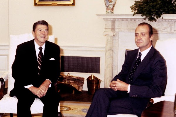 Reagan "ordenó" a Juan Carlos I que neutralizara los movimientos pacifistas en España  