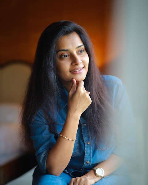 TV actress Sruthi raj blue denim dress outfit photoshoot