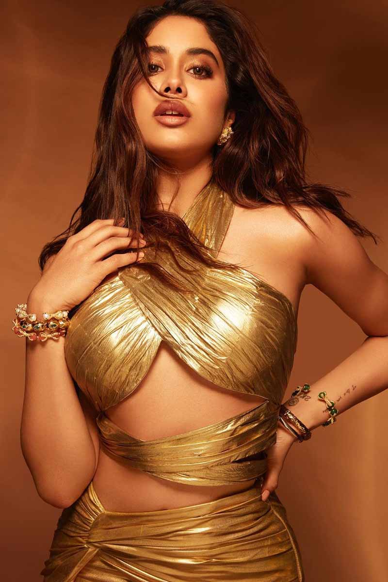 Actress Janhvi Kapoor Latest Hot Photos in Golden Dress