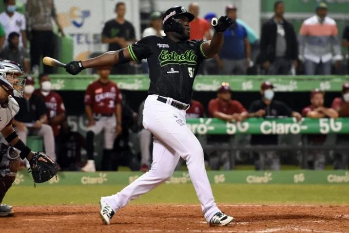 Jonrón de Pimentel cierra la temporada de Estrellas con triunfo sobre Licey