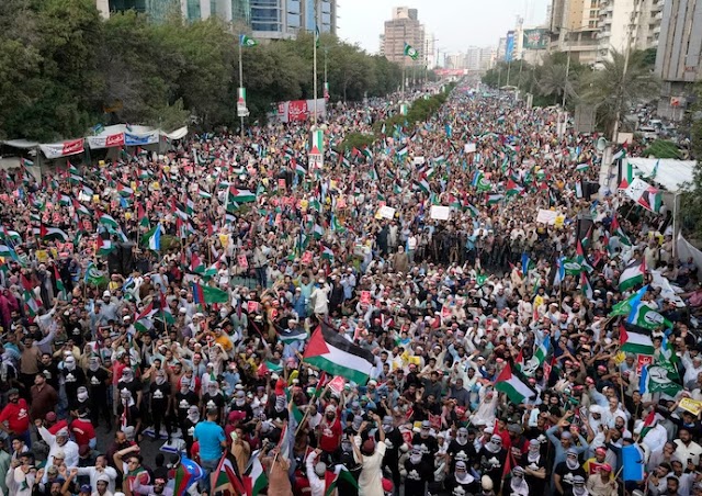 Thousands rally in Pakistan against Israel's bombing in Gaza, chanting anti-American slogans today news update in pakistan 2023.