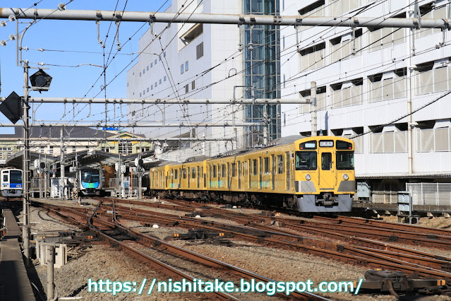 飯能駅4番線に到着する新2000系2541F。　飯能　2022.2.9