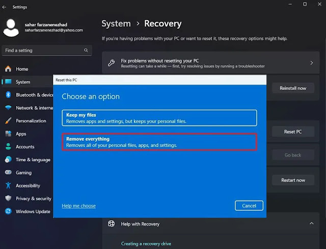 في خيار إعادة تعيين إعدادات المصنع لنظام التشغيل Windows قم Remove everything