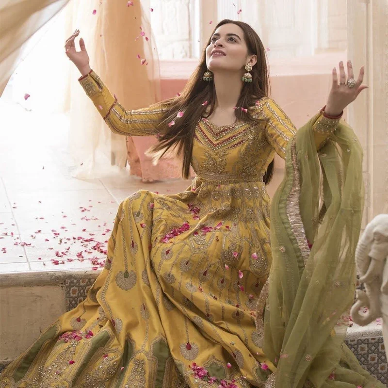 Minal Khan Desi Bridal Looks are so Classy
