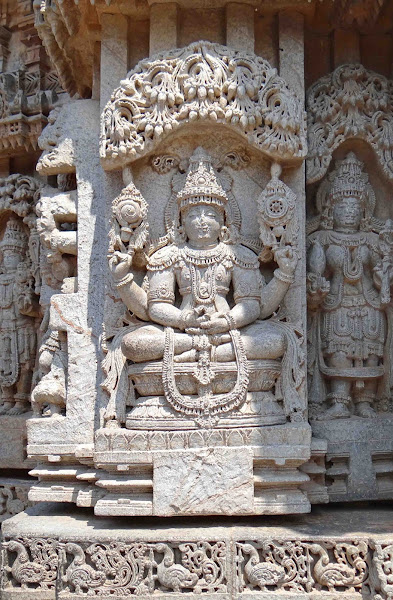 Imagen 932A | Buda como Vishnu en el templo de Chennakesava (Somanathapura). | Jean-Pierre Dalbéra de París, Francia / Reconocimiento 2.0 Genérico