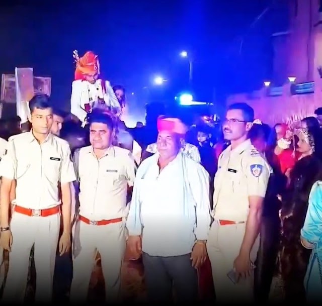 দলিত বরকে ঘোড়ায় চড়তে বাধা দেওয়ার হুমকি, ১৫০ পুলিশ সদস্যের কড়া নিরাপত্তায় সম্পন্ন হলো বিয়ের শোভাযাত্রা