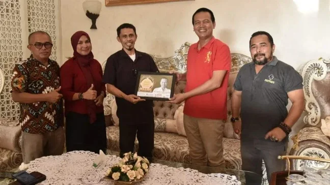 Wow! JPS Nobatkan Wako Pariaman Genius Umar Tokoh Amazing Sumatera Barat Tahun 2021