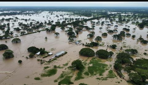 Manuel Rosales declara la “alerta máxima” por inundaciones en Sur del Lago
