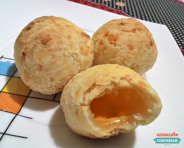 Receita de Pão de queijo recheado com cheddar