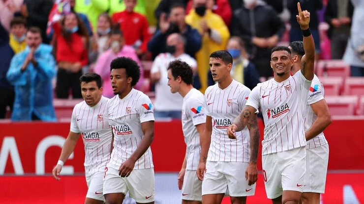 Sevilla sweep past Osasuna to keep pace at top