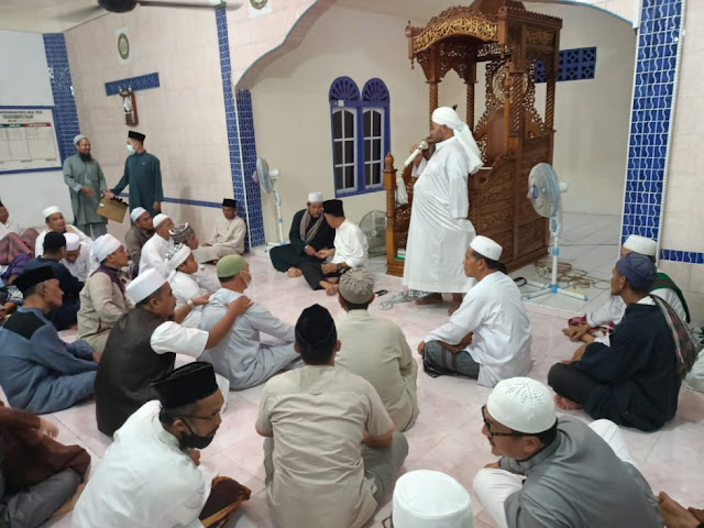 Sholat Maghrib di Masjid Raudhatul Falah, Bupati Natuna Mengajak Seluruh Jamaah Memakmurkan Masjid