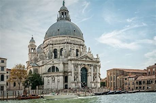 https://www.getyourguide.it/basilica-di-santa-maria-del-mar-l3033/tour-in-bicicletta-tc7/?cmp=bing&campaign_id=434111618&adgroup_id=1246846808554916&target_id=dat-2329727700557311%3Aaud-806416224%3Aloc-93&match_type=b&ad_id=77928085821914&msclkid=92b01d18b4a9194436ea796d7c755aab&loc_physical_ms=1799&feed_item_id=&keyword=www.getyourguide.it&partner_id=CD951&utm_medium=paid_search&utm_source=bing&utm_campaign=ct%3Ddsa%7Cln%3D55%3Ait%7Ctc%3Dall&utm_term=www.getyourguide.it&gclsrc=3p.ds