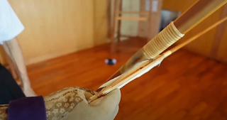 Kyudo lessons for beginners. Japanese Archery taught by Kyudo Kyoshi 6th Dan. Torikake posture correct form. When done correctly, the left hand can be released.