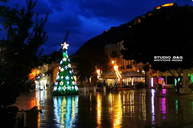 Φωταγωγήθηκε το Χριστουγεννιάτικο δέντρο στο Ναύπλιο (βίντεο)