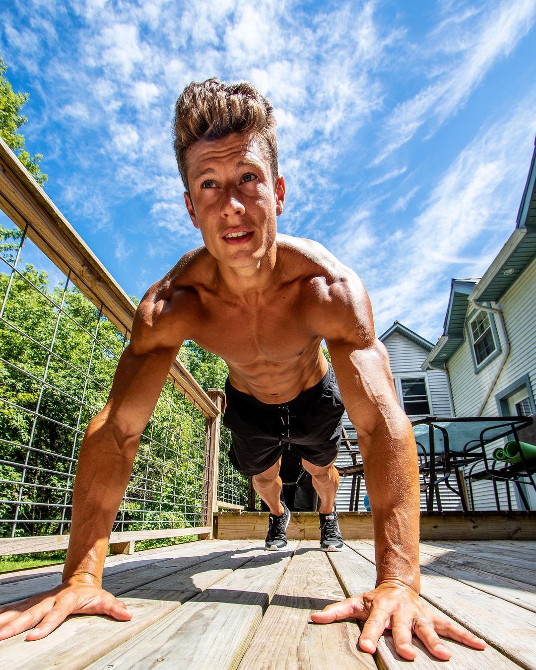 hot-summer-sexy-guy-shirtless-fit-shredded-body-doing-pushups-outdoors