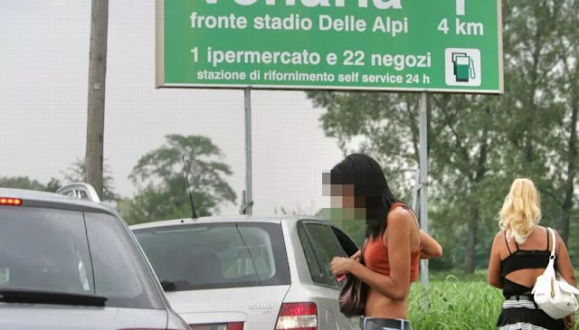 Robbed and thrown out of the speeding car: hunting for the Albanian prostitute's client i Turin