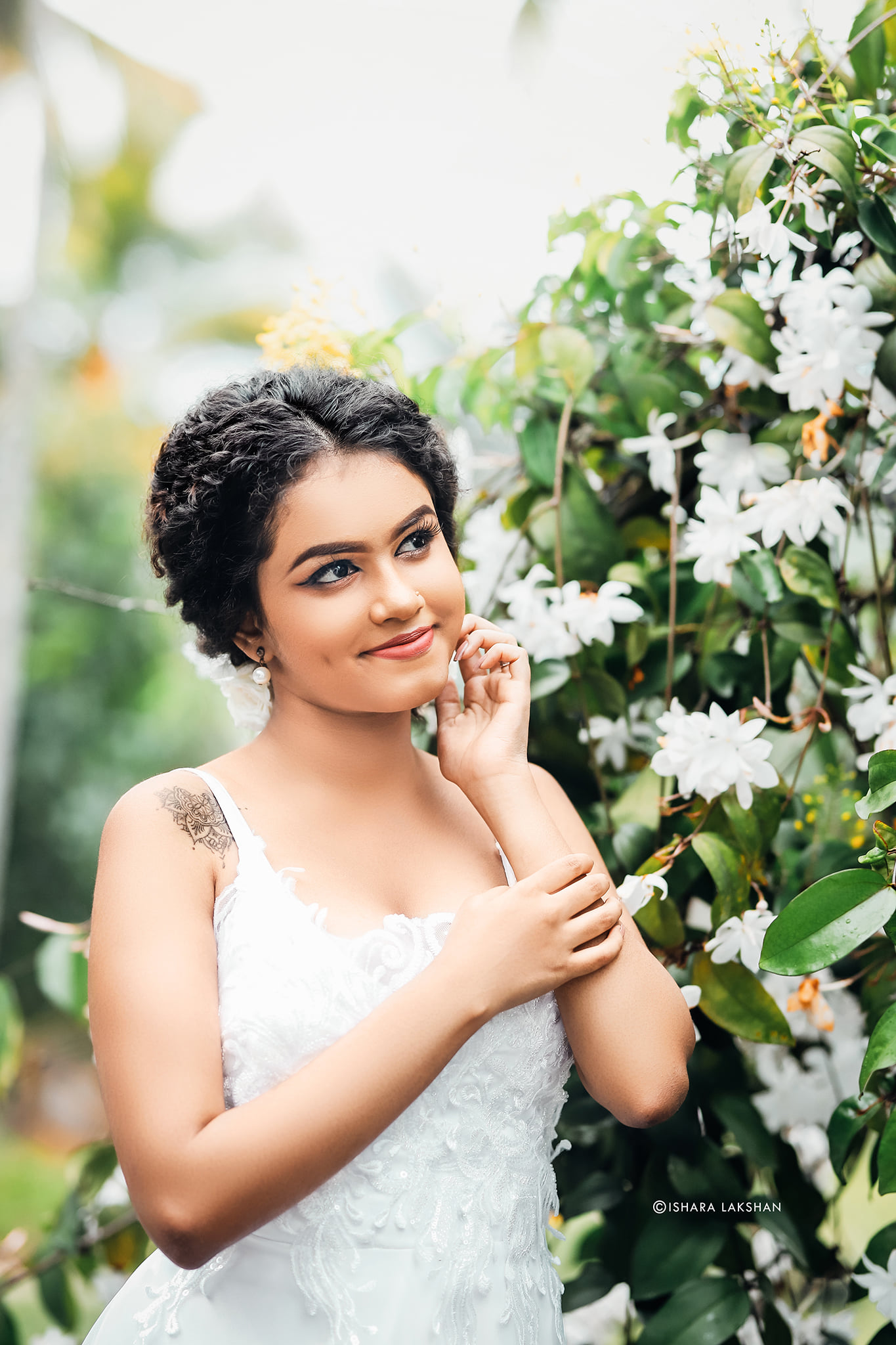 Dulandra Athukorala white bridal
