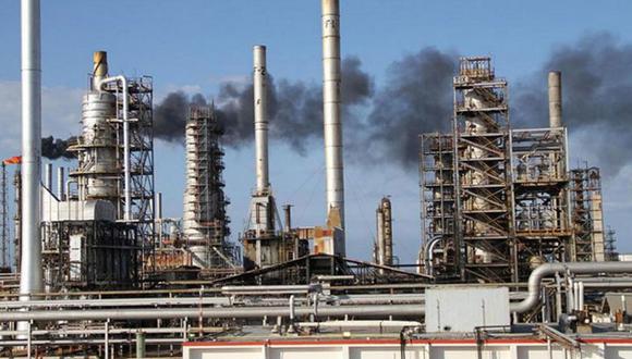 Refinerías solo trabajan a 10% de su capacidad
