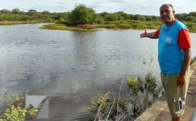 Barragem do Flori entre os municípios de Várzea da Roça e Várzea do Poço começa a transbordar