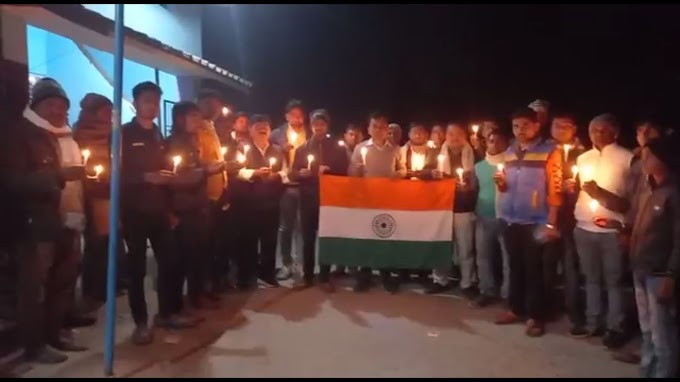 Barharia/Siwan : सिकंदरपुर में पुलवामा में शहीद हुए सैनिकों को दी गई श्रद्धांजलि