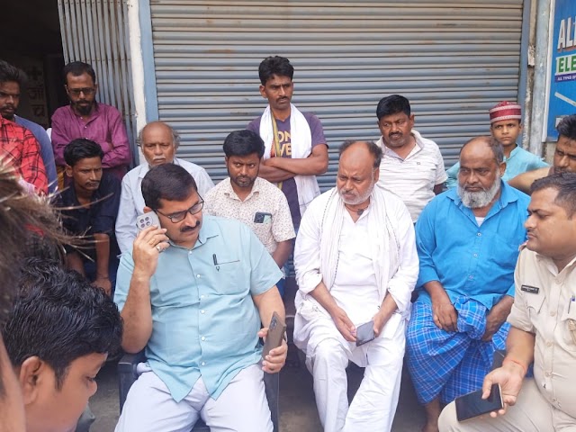 "खिरगांव में फूटा पानी-बिजली संकट का गुस्सा, सड़क पर उतरे सैकड़ों लोग"
