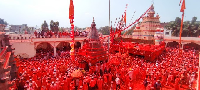 पारंपारिक  मारामारीने  अर्थात रंगाची उधळण करत वीर यात्रेची सांगता