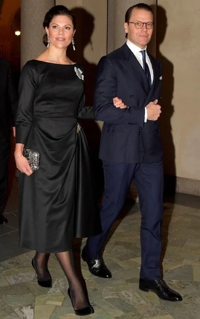 King Carl XVI Gustav, Queen Silvia, Crown Princess Victoria and Prince Daniel. Maria Nilsdotter Chaos Queen earrings