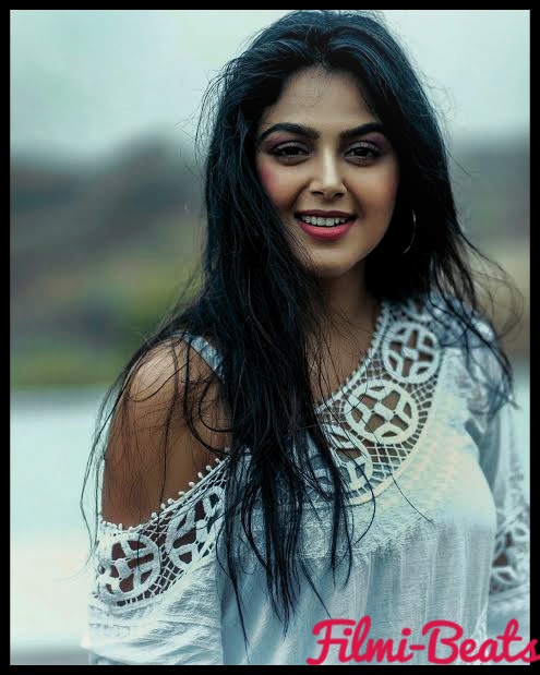 Monal Gajjar Wallpaper and biography