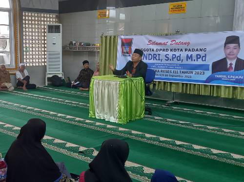 Reses Anggota DPRD Padang Yandri di Masjid Jamiatul Huda Ketaping Kuranji, Warga Harapkan Bantuan Sosial hingga Modal Usaha