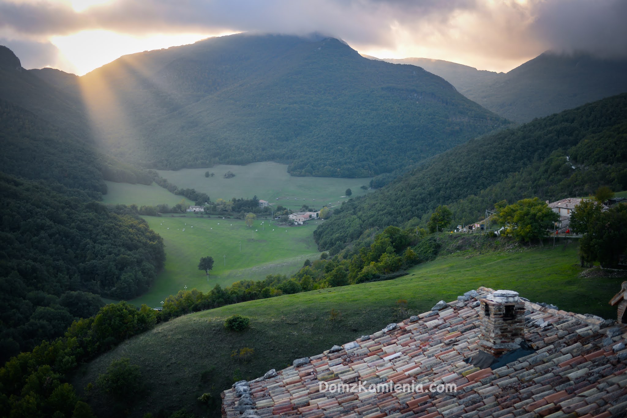 Elcito, Marche nieznany region Włoch, Dom z Kamienia blog