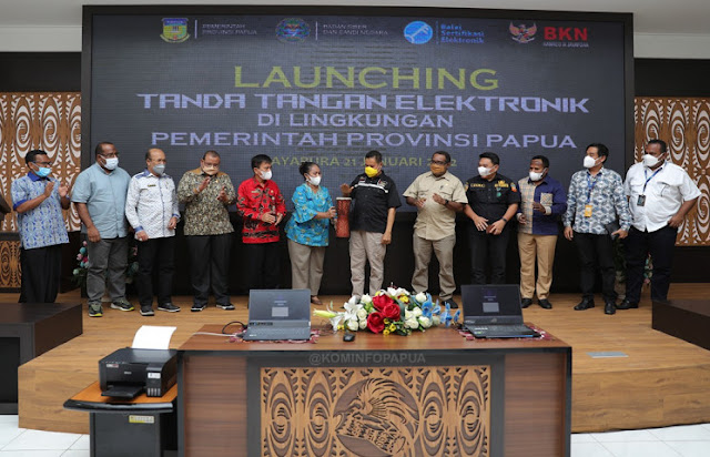 Ridwan Rumasukun Luncurkan Aplikasi Tanda Tangan Digital Pemprov Papua.lelemuku.com.jpg
