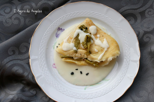 Crepes rellenas de queso brie y espárragos  El Ágora de Ángeles