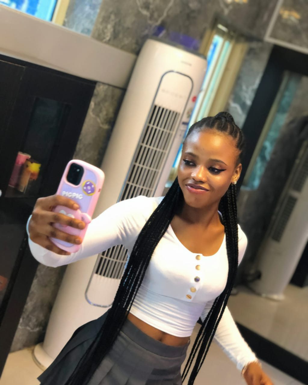 A waitress needed in a restaurant in Victoria Island, no accommodation, salary 45k